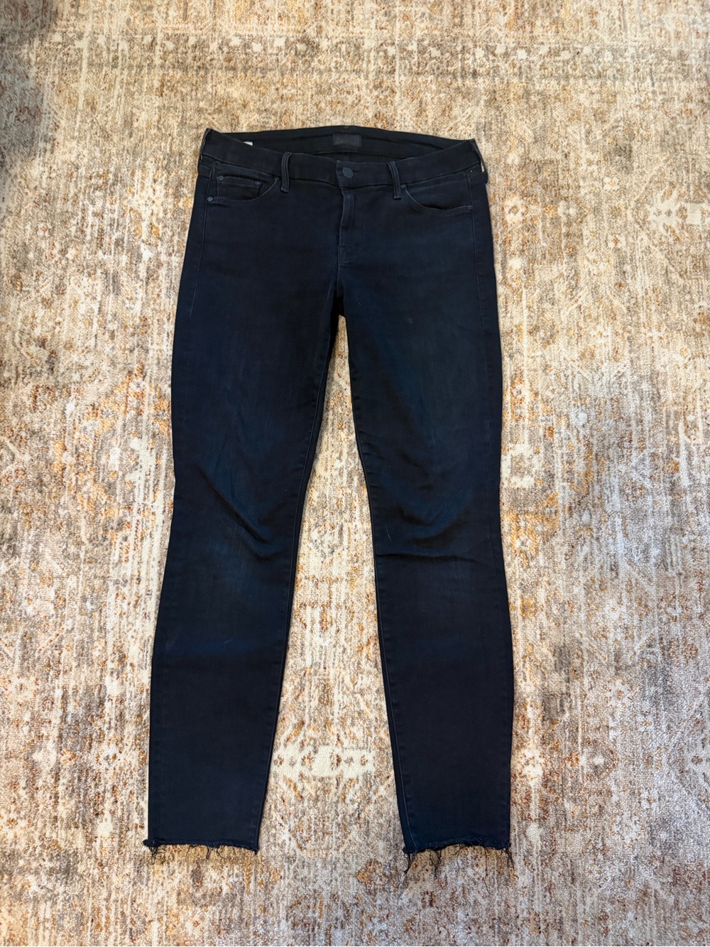 MOTHER Looker Ankle Fray Jean in “Blackbird” size 28